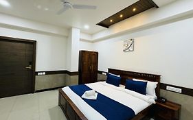 Col'S Hotel Uphaar Tirth
